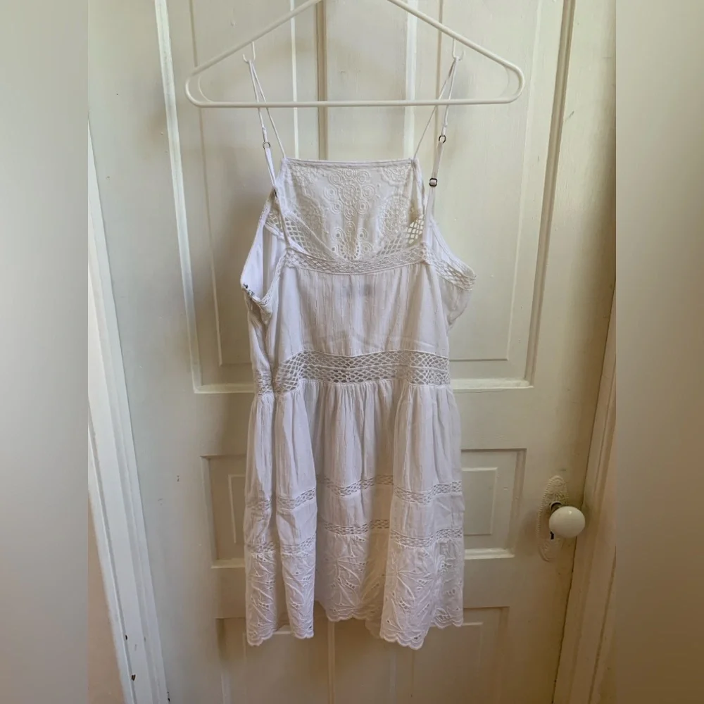NWT Abercrombie & Fitch White Eyelet Mini Dress Small - Picture 3 of 8